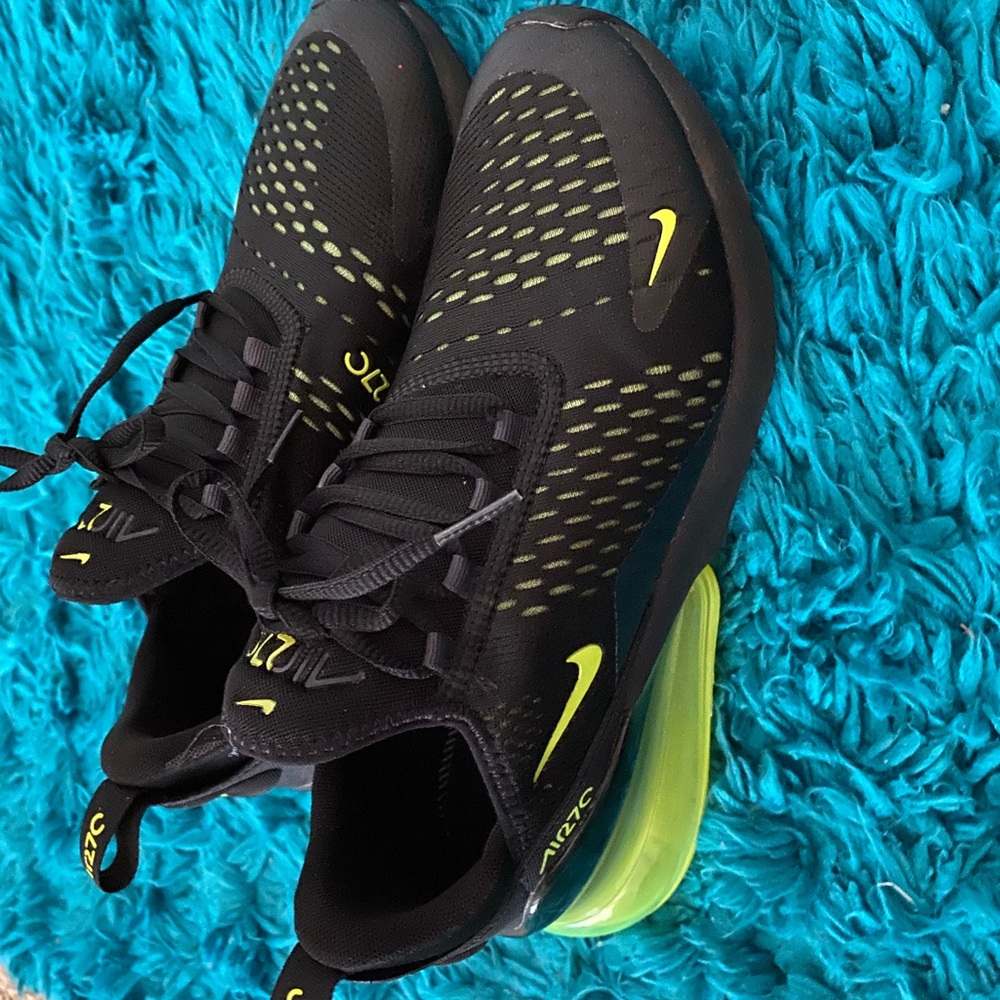 nike 270 (6.5 in kids 8 in women)